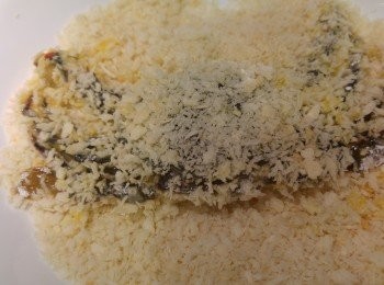 step6: 再撲麵包糠, 需輕壓一壓蟹身防散開。