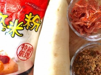 step1: 櫻花蝦泡點米酒，洗淨瀝乾