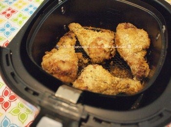 step3: 雞膇輕放入已預熱Airfryer蓋好, 以180℃ 20分鐘 
完成