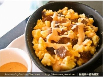 step4: 最後淋上市售的千島沙拉醬，即可開始動口享用，沙拉醬汁可依個人喜好自行選購！