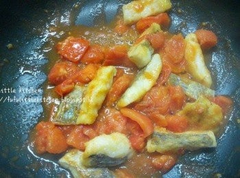 step7: 倒入4.的鱈魚塊，兜勻即可。