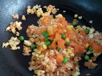 step10: 三色蔬菜也拌入炒勻即可裝盤