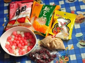 step4: 另外備料:麵包粉、糖粉、花生粉、蔓越莓乾、QQ軟糖