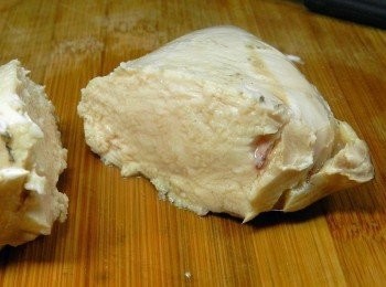 step3: 一切開~發現<a href="https://bit.ly/3EZL8dD" target="_blank" data-keyword="雞胸" class="guide-link"><strong>雞胸</strong></a> <span style="display:inline-block;vertical-align:middle;margin-top:-3px;color:initial;border-radius:3px;padding:2px 3px;font-size:12px;line-height:14px;background:#87d300;color:#fff;">即買</span> 肉很嫩