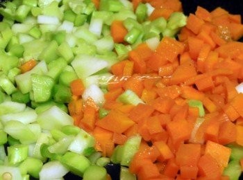 step5: 放入青花菜心一起炒一下