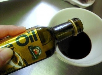 step2: 醬油、醋、橄欖油、味霖全部拌勻調成醬汁~