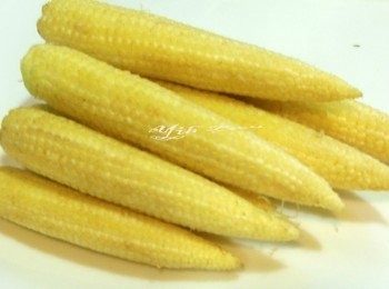 step3: 玉米筍先川燙熟泡冷水降溫再瀝乾料。