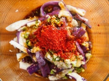 step3: 接著放入所有調味料，均勻攪拌。