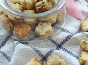 step3: 包上保鮮紙放入雪櫃冰箱三十分鐘再取出來壓平