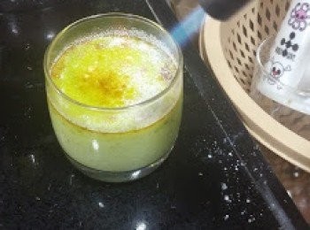 step5: 利用火槍將砂糖燒焦即可