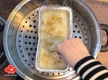 step8: 灑上乾桂花，再用中火蒸10分鐘