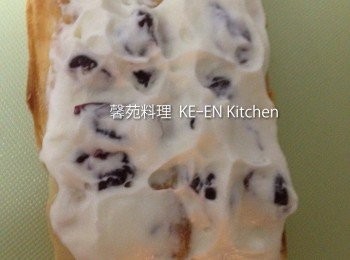 step12: 鬆餅切半把10、11分別塗上、即完成