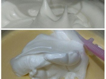 step4: 把鹽加入4夥蛋白(144g)內再分次加入砂糖打至起角企身，分3次用fold in方法輕輕將蛋白拌入麵糊內直至完全混合。