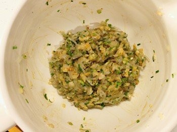 step4: 把餡料充分拌勻, 以保鮮膜封好, 放到冰箱下層30分鐘待餡料入味。