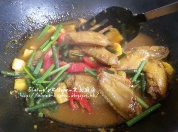 step10: 最後加入紅辣椒 , 青蔥段拌勻即可