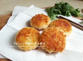 step13: 盛起放在廚紙上吸取油份即可 (食時可拌沙律醬同食)