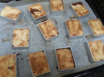step3: 焗爐預熱170度，先焗10-12分鐘，拎出黎，返轉再焗7-8分鐘(睇返自己個焗爐而定)