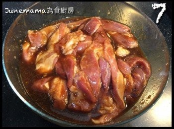 step7: 用雙手按摩撈勻醃料