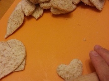 step2: 用麵棍將麵包壓平