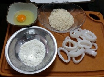 step3: 準備上粉材料： *先打一隻蛋，不夠才再加， 其他材料也一樣，不用浪費。