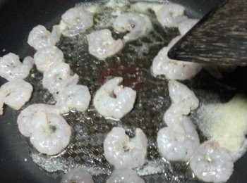 step7: 將蝦仁兩邊煎熟