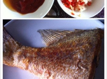 step1: 預備所有材料
把魚尾洗淨抹上少許鹽巴，瀝乾水分下鍋煎熟，盛起待用