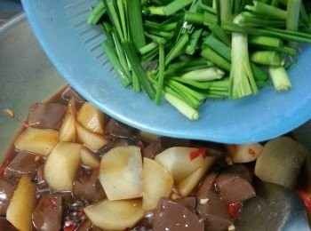 step10: 落韭菜拌勻煮滾