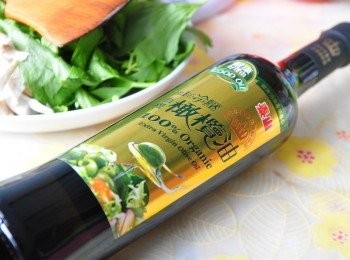 step9: 做料理<span class="group_1">食材</span>要新鮮，也要好的油品，泰山橄欖油，健康好理由!