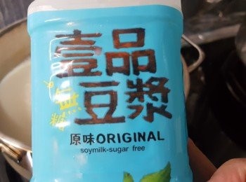 step1: 準備用無糖豆漿。