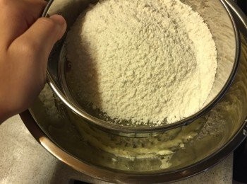 step4: 篩入麵粉