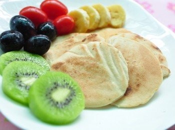 step3: 將煎好的鬆餅與水果擺盤