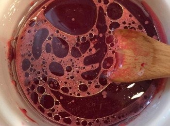 step3: 椰子油和紅菜頭甘筍蘋果汁混合。