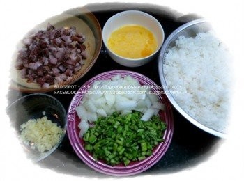 step1: 下2湯匙油，用中火將薑末和洋葱爆香。