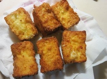 step8: 150高溫下鍋快速油炸上色。撈起吸油