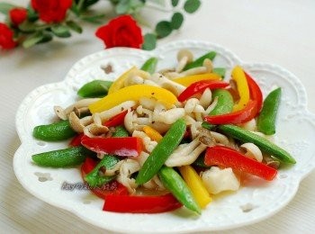 step4: 【覃菇炒時蔬】可選用喜歡的覃菇加入色彩繽紛的時蔬一起拌炒,簡單又好吃的美味。詳細做法請參考:http://cook1cook.com/recipe/17488