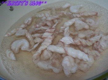 step5: 唔洗氽太耐，只需要等啲魚標缩細少少就可以啦~