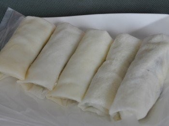 step12: 將一一捲好的春捲先置放一旁