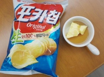 step1: 材料很簡單!!原味洋芋片~~我也是用韓國洋芋片喔:)