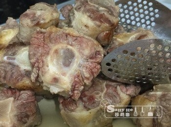 step5: 以上材料及做法，可轉用牛尾，自行加紅酒及煮的時間