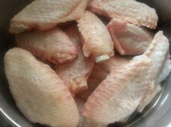 step1: 鷄翼洗淨，抹乾水分