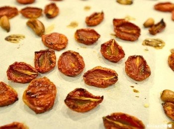 step3: 約烤2.5-3小時，確定番茄都烤乾收水，取出放涼