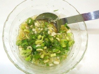 step2: <span class="group_2">蔥花醬汁</span>調勻備用