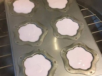 step7: 水滾後放落鑊以中大火蒸約1.5小時，用牙籤拮下糕熟會有少少黐住就可以