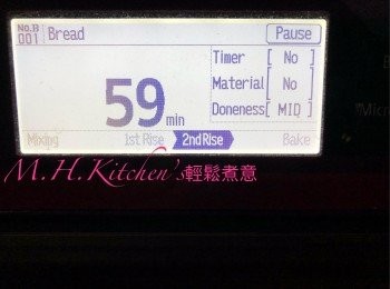 step18: 關爐門後按➡️Auto Bakery(White Bread)
➡️Bread開始加熱便可