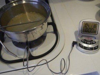 step5: 煮熱砂糖及水至118度。