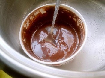 step6: 苦甜巧克力隔水加熱成液態