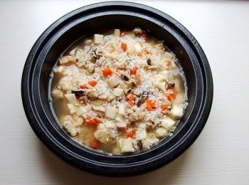 step5: 加入高湯及海鹽和黑胡椒粉調味,拌炒一下