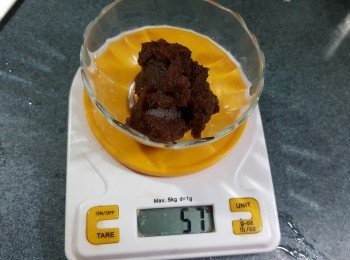 step3: 先磅出紅棗泥有幾多g才決定合核再用幾多g(棗泥加合桃合共240g)(如棗泥57g,合桃就用183g)