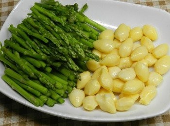 step3: 蘆筍切段洗淨，銀杏我是用真空包裝