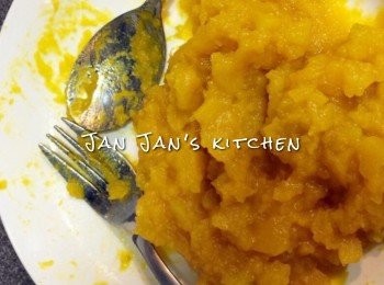 step2: 軟化的南瓜能輕易壓成蓉。